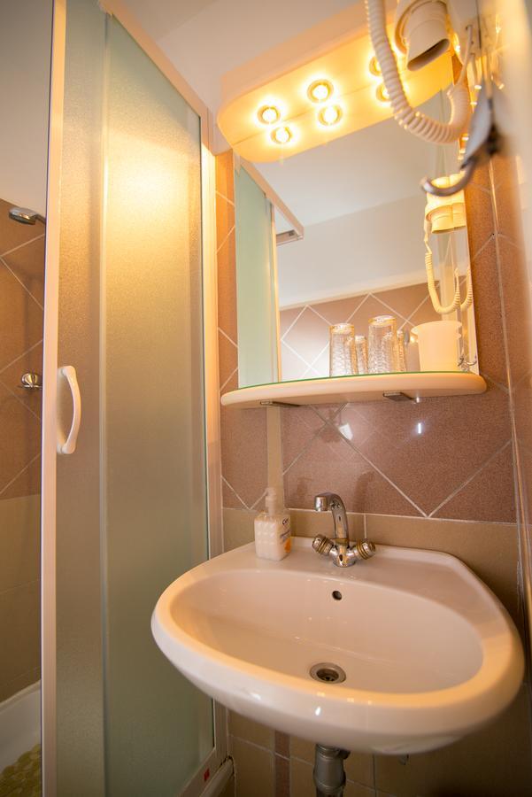 Bed&Breakfast Saturn Lussingrande Esterno foto
